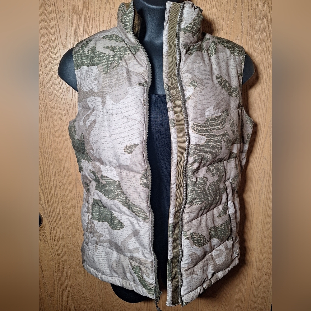 Cabela's Green and Tan Camouflage Vest